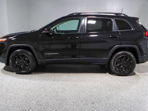 Used 2018 Jeep Cherokee Latitude image 10