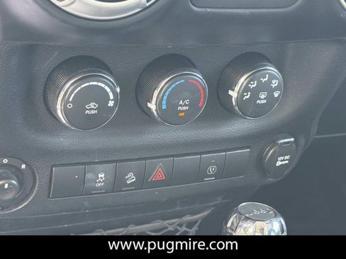 Used 2013 Jeep Wrangler Unlimited Sahara w/ Connectivity Group AWD/4WD image 30