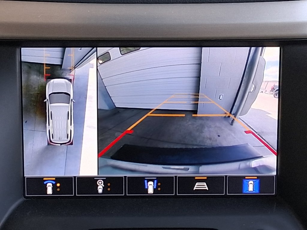Used 2021 GMC Acadia Denali w/ Denali Technology Package FWD image 14