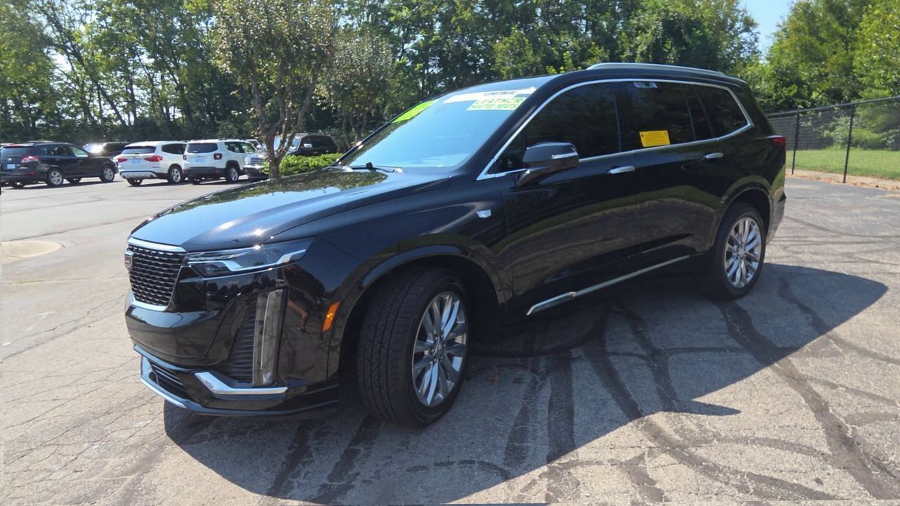 Used 2023 Cadillac XT6 Premium Luxury w/ Technology Package AWD/4WD image 4