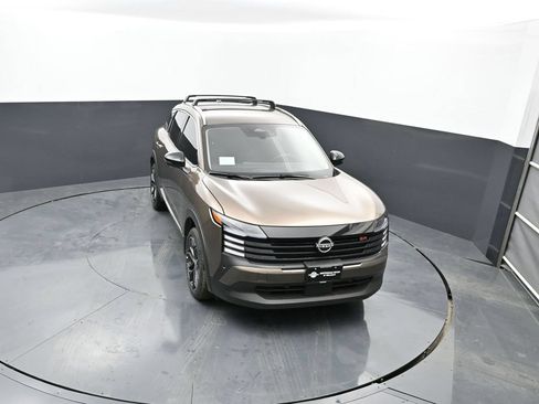 New 2026 Nissan Kicks SR w/ SR Premium Package AWD/4WD image 10