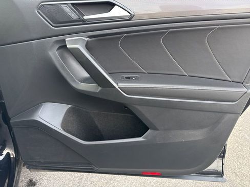 Used 2024 Volkswagen Tiguan SE image 19