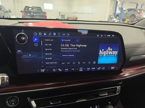 Used 2025 Chevrolet Traverse RS AWD/4WD image 13