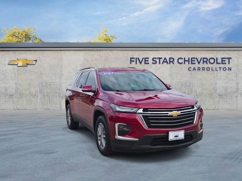 Used 2023 Chevrolet Traverse LT FWD image 2
