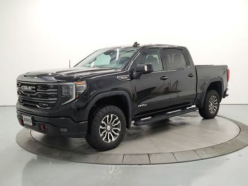 Used 2023 GMC Sierra 1500 AT4 w/ Technology Package AWD/4WD image 3