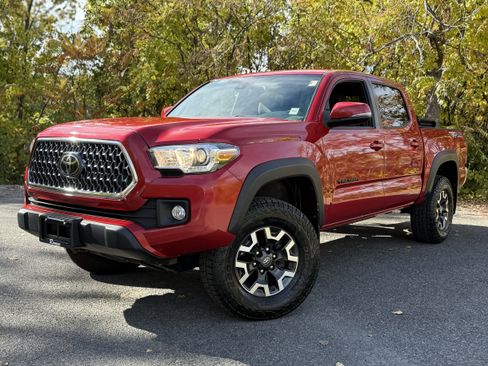 Used 2019 Toyota Tacoma TRD Off-Road image 1