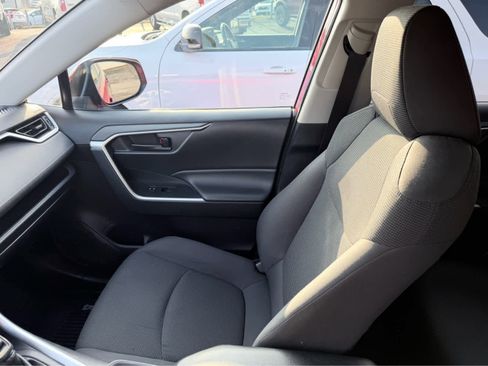 Used 2019 Toyota RAV4 LE image 29