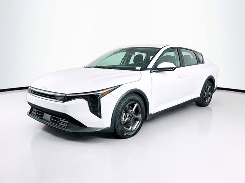 Used 2025 Kia K4 LXS image 3