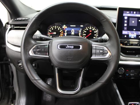 Used 2024 Jeep Compass Latitude image 9