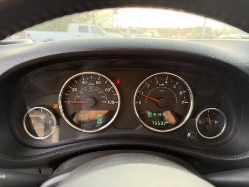 Used 2015 Jeep Wrangler Unlimited Sahara w/ Dual Top Group image 28