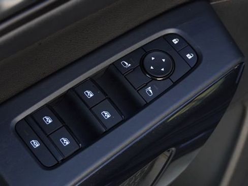 Used 2024 Nissan Pathfinder SV image 22