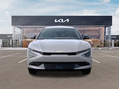 New 2025 Kia EV6 Wind image 2