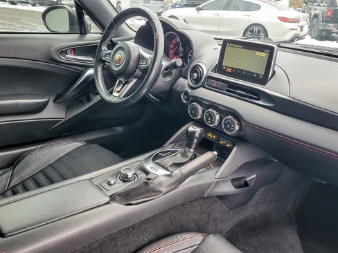 Used 2020 FIAT 124 Spider Abarth w/ Convenience Group image 19