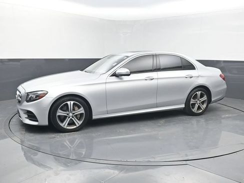Used 2017 Mercedes-Benz E 300 4MATIC image 3