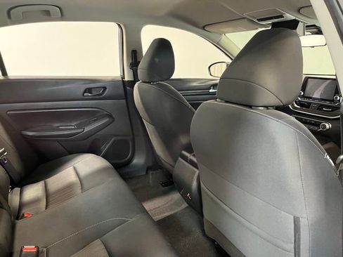 Used 2024 Nissan Altima 2.5 SV FWD image 14