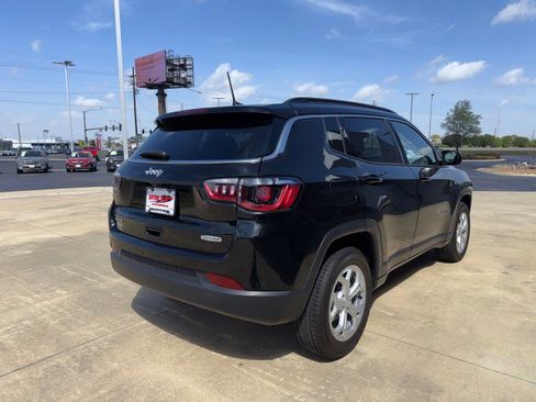Used 2024 Jeep Compass Latitude image 5