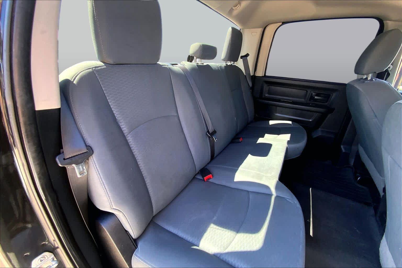Used 2015 RAM 1500 Express RWD image 17