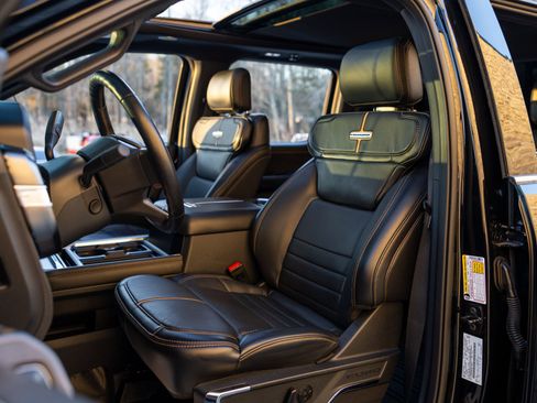 Used 2024 Ford F450 Platinum w/ FX4 Off-Road Package image 32