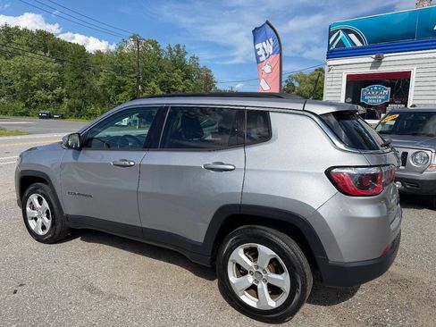 Used 2018 Jeep Compass Latitude w/ Cold Weather Group AWD/4WD image 3