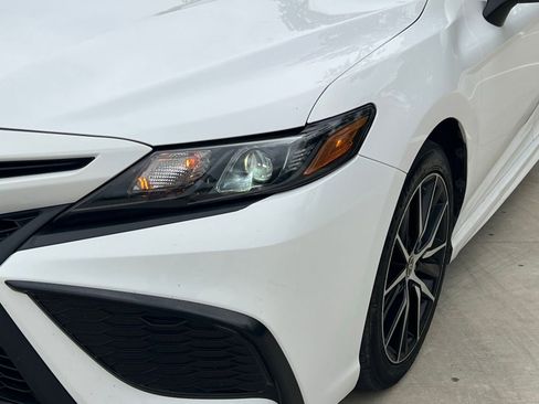 Used 2023 Toyota Camry SE FWD image 4