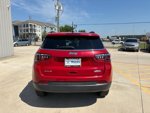 Used 2021 Jeep Compass Latitude AWD/4WD image 7