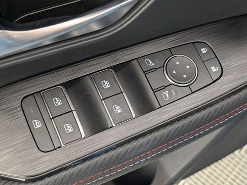 Used 2025 Nissan Kicks SR FWD image 11