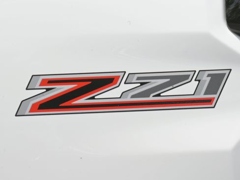 Used 2025 Chevrolet Colorado Z71 w/ Technology Package AWD/4WD image 43