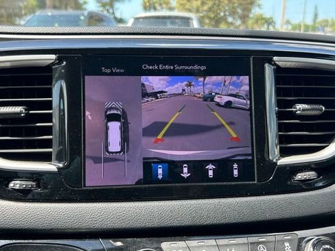 Used 2020 Chrysler Pacifica Touring-L Plus image 23