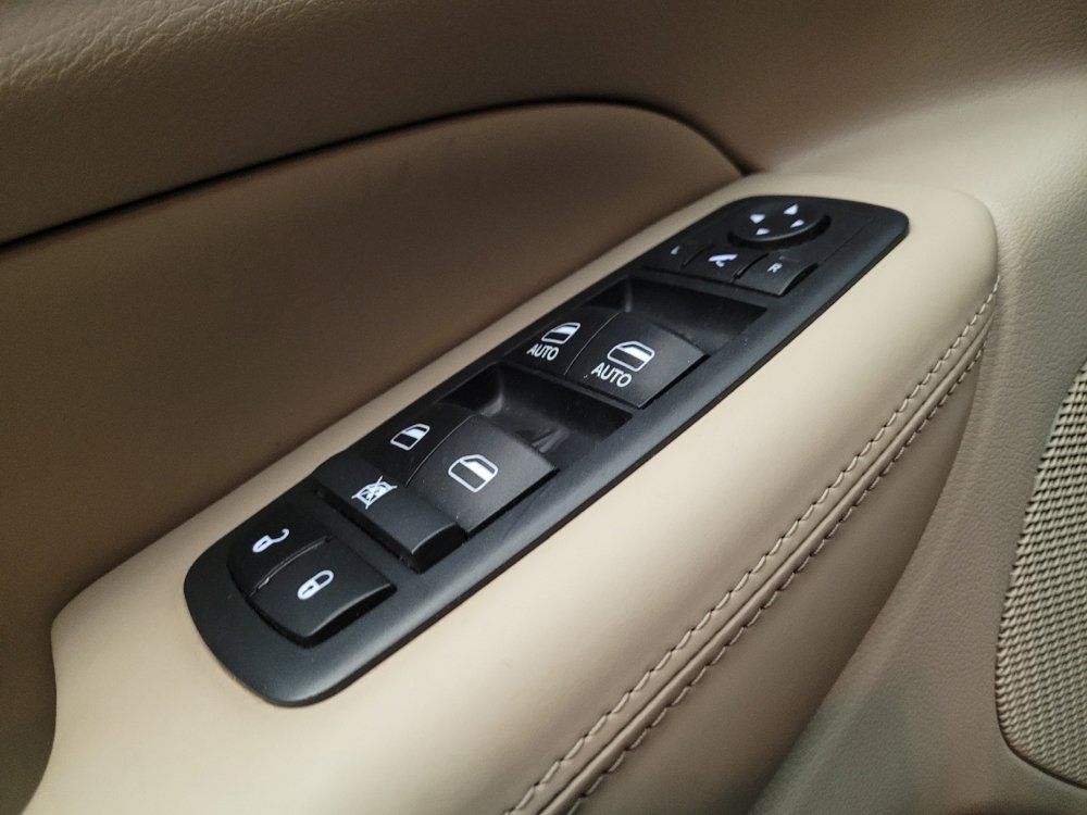 Used 2018 Jeep Grand Cherokee Overland AWD/4WD image 27