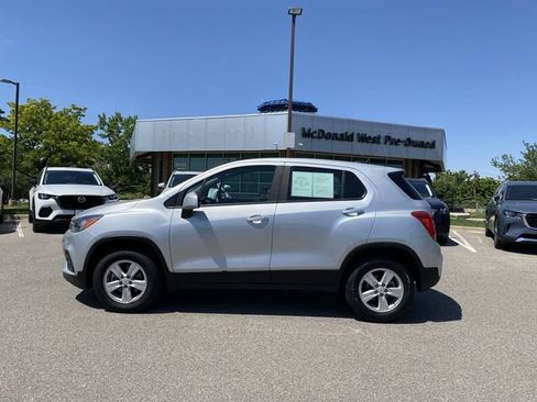 Used 2018 Chevrolet Trax LS AWD/4WD image 2