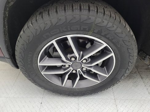 Used 2019 Jeep Grand Cherokee Limited image 31