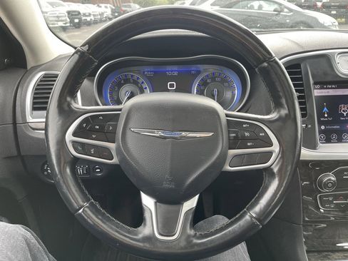 Used 2017 Chrysler 300 C image 39