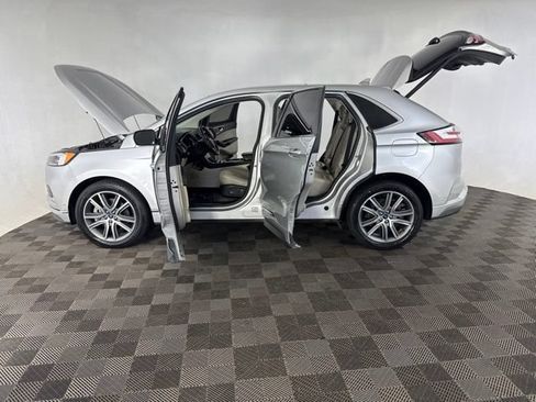Used 2019 Ford Edge Titanium w/ Equipment Group 301A AWD/4WD image 11