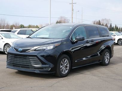 Used 2025 Toyota Sienna LE