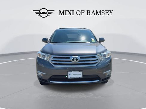 Used 2011 Toyota Highlander Limited w/ Tow Pkg AWD/4WD image 3