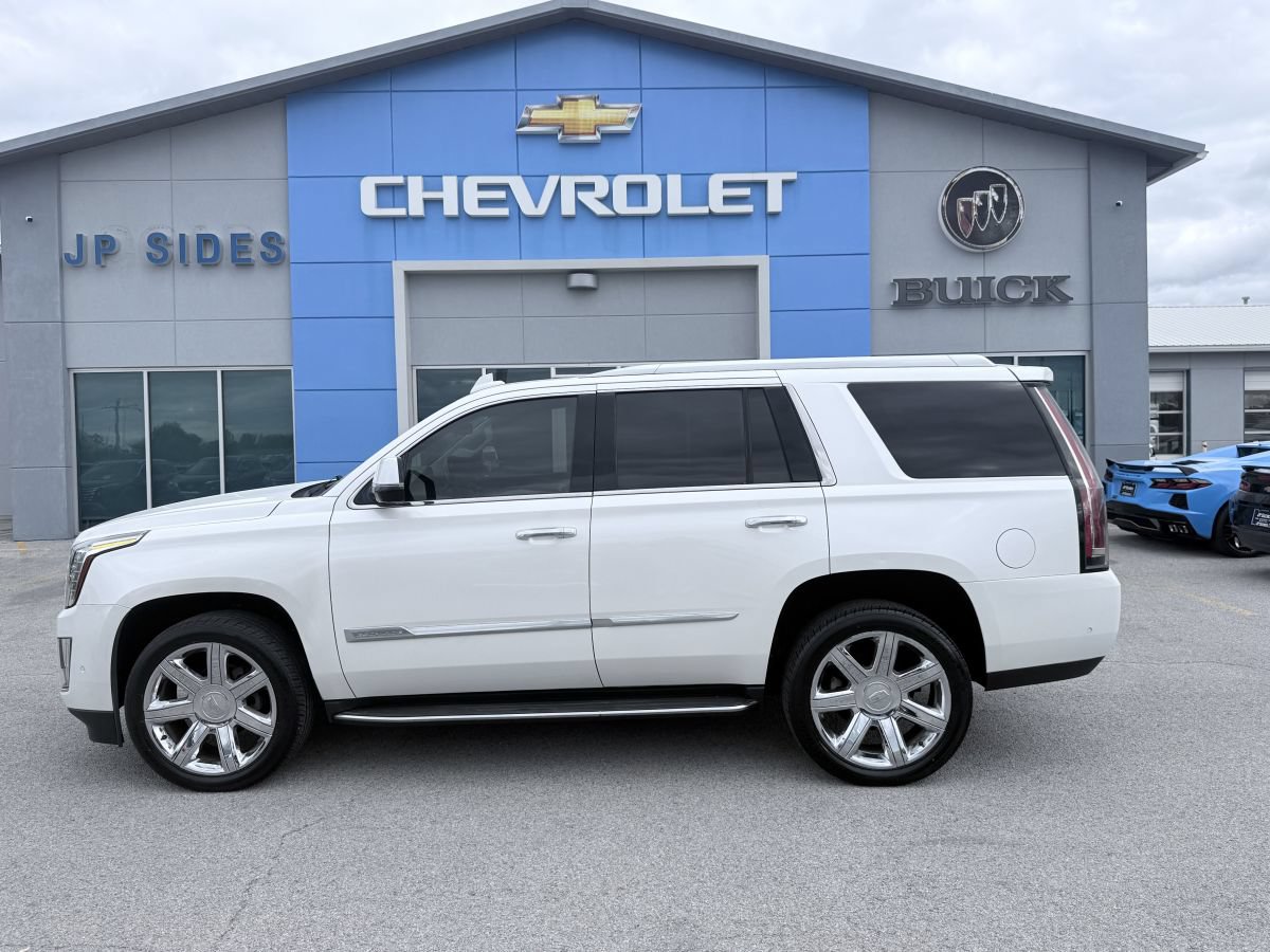Used 2017 Cadillac Escalade Luxury RWD image 8