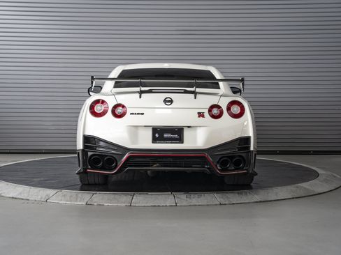 Used 2016 Nissan GT-R NISMO AWD/4WD image 4