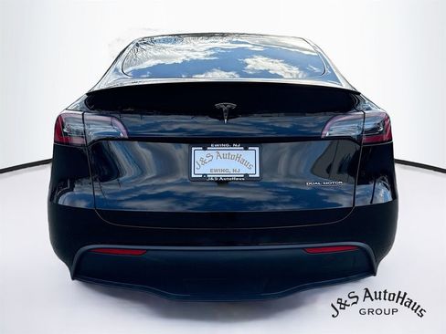 Used 2023 Tesla Model Y Performance image 6
