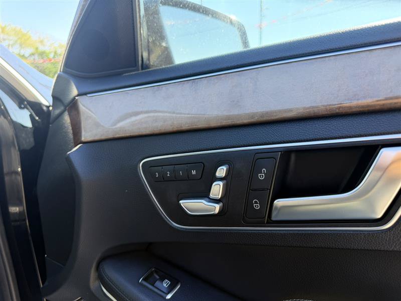 Used 2014 Mercedes-Benz E 250 BlueTEC 4MATIC Sedan image 24