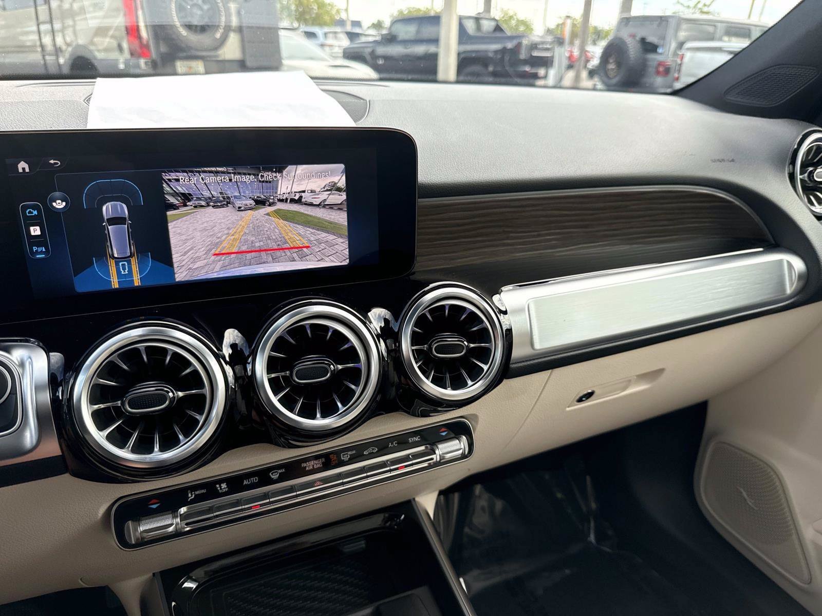 Certified 2025 Mercedes-Benz GLB 250 image 27