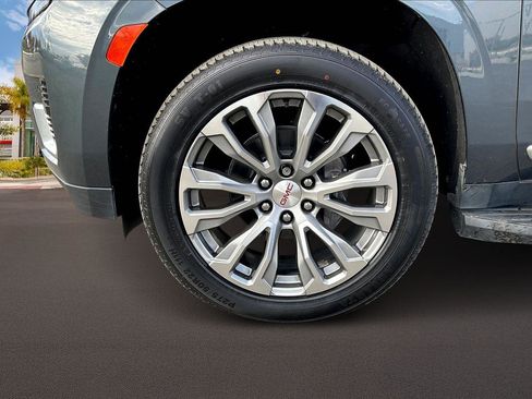 Used 2021 GMC Yukon Denali w/ Advanced Technology Package image 9