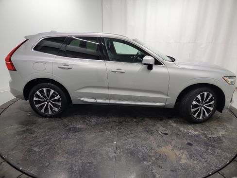 Used 2023 Volvo XC60 B5 Plus image 11