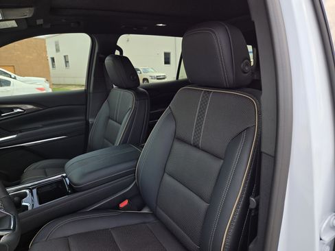 Used 2026 Chevrolet Traverse High Country FWD image 13