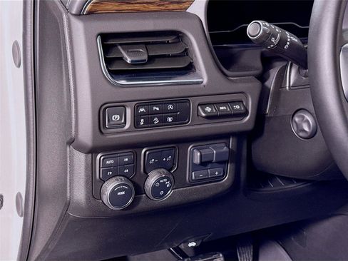 Used 2024 Chevrolet Tahoe Premier w/ Premium Package image 4