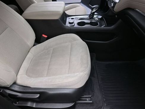 Used 2022 Chevrolet Traverse LS FWD image 29
