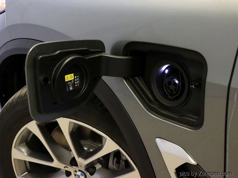 New 2026 BMW X5 xDrive50e w/ Climate Comfort Package image 10