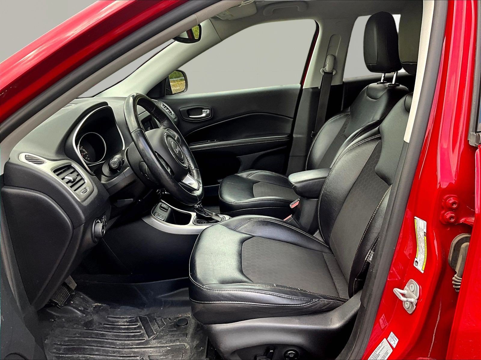 Used 2017 Jeep Compass Latitude w/ Popular Equipment Group FWD image 21