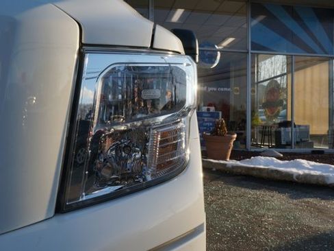 Used 2024 Nissan Titan SV w/ SV Convenience Package image 64