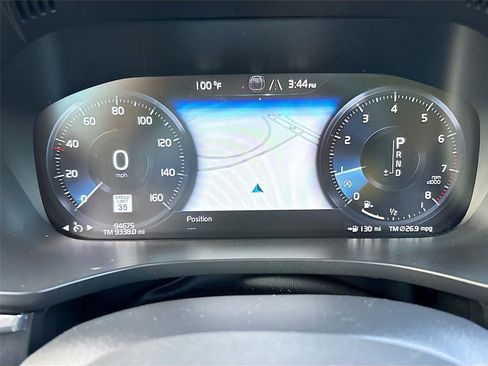 Used 2020 Volvo XC60 T6 Momentum image 12