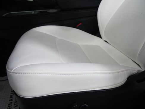 Used 2021 Tesla Model Y Long Range image 11